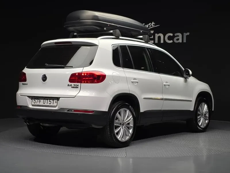 VW Tiguan 2.0 TDI PREMIUM 5N, снимка 2 - Автомобили и джипове - 55216085