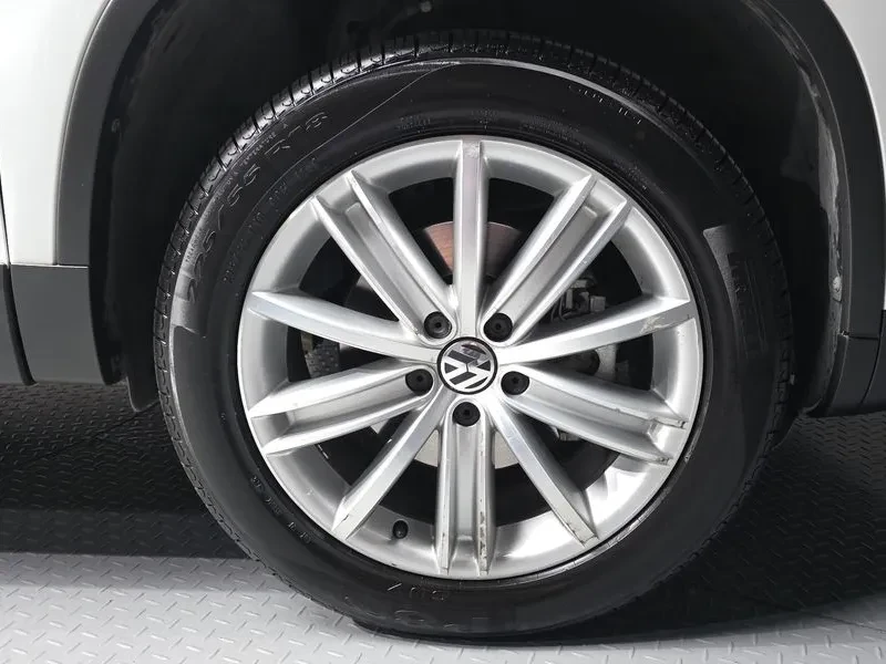 VW Tiguan 2.0 TDI PREMIUM 5N, снимка 5 - Автомобили и джипове - 55216085