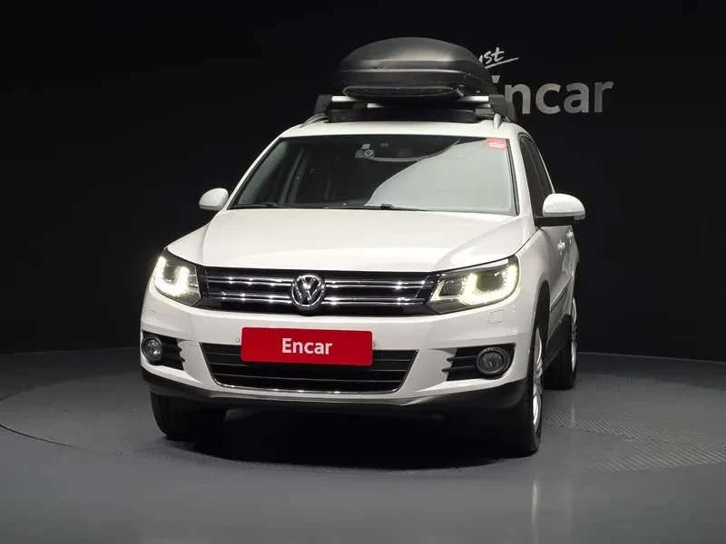 VW Tiguan 2.0 TDI PREMIUM 5N, снимка 3 - Автомобили и джипове - 55216085