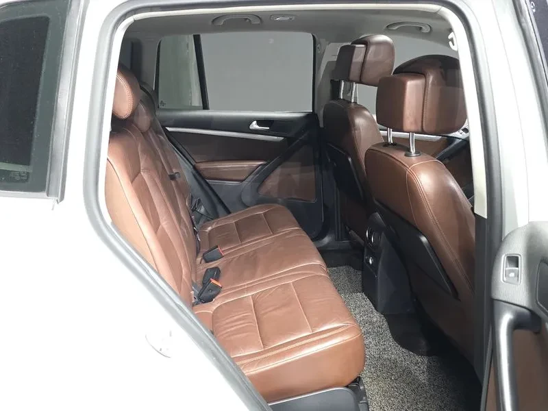 VW Tiguan 2.0 TDI PREMIUM 5N, снимка 12 - Автомобили и джипове - 55216085