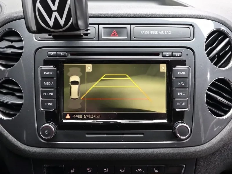 VW Tiguan 2.0 TDI PREMIUM 5N, снимка 15 - Автомобили и джипове - 55216085