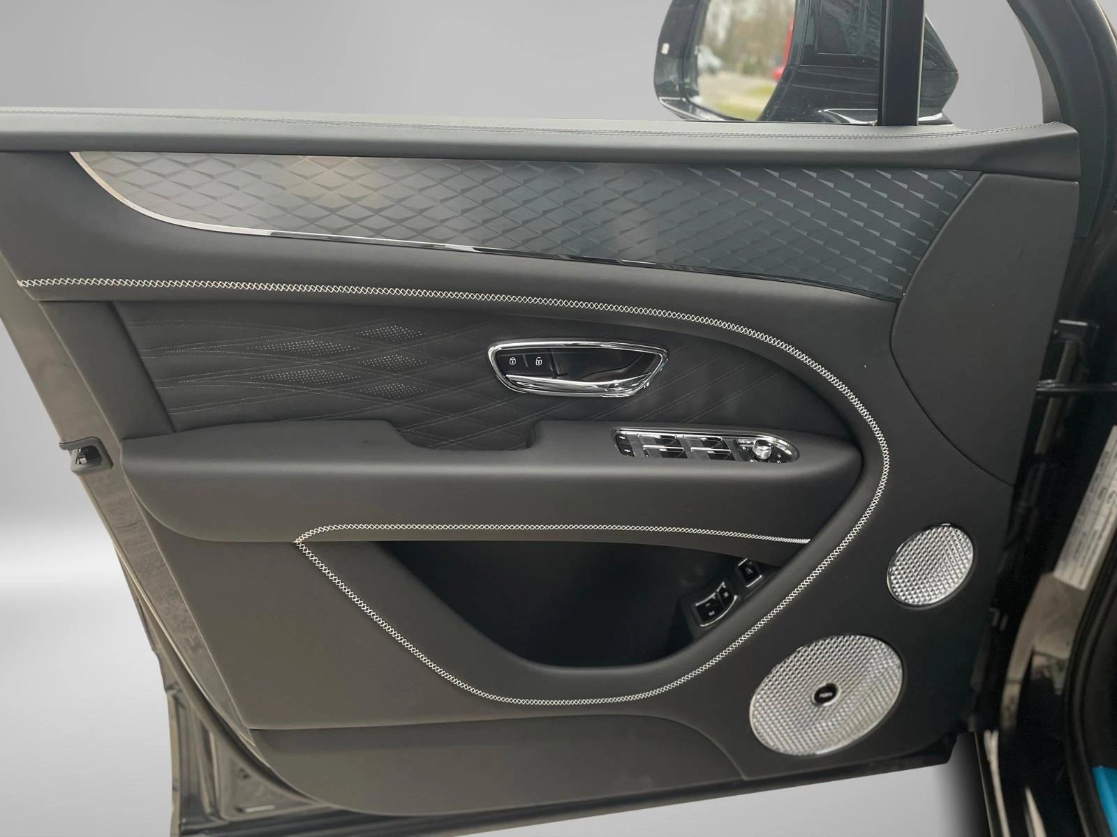 Bentley Bentayga V8 EWB MULLINER BLACKLINE NAIM TV PANO - изображение 9