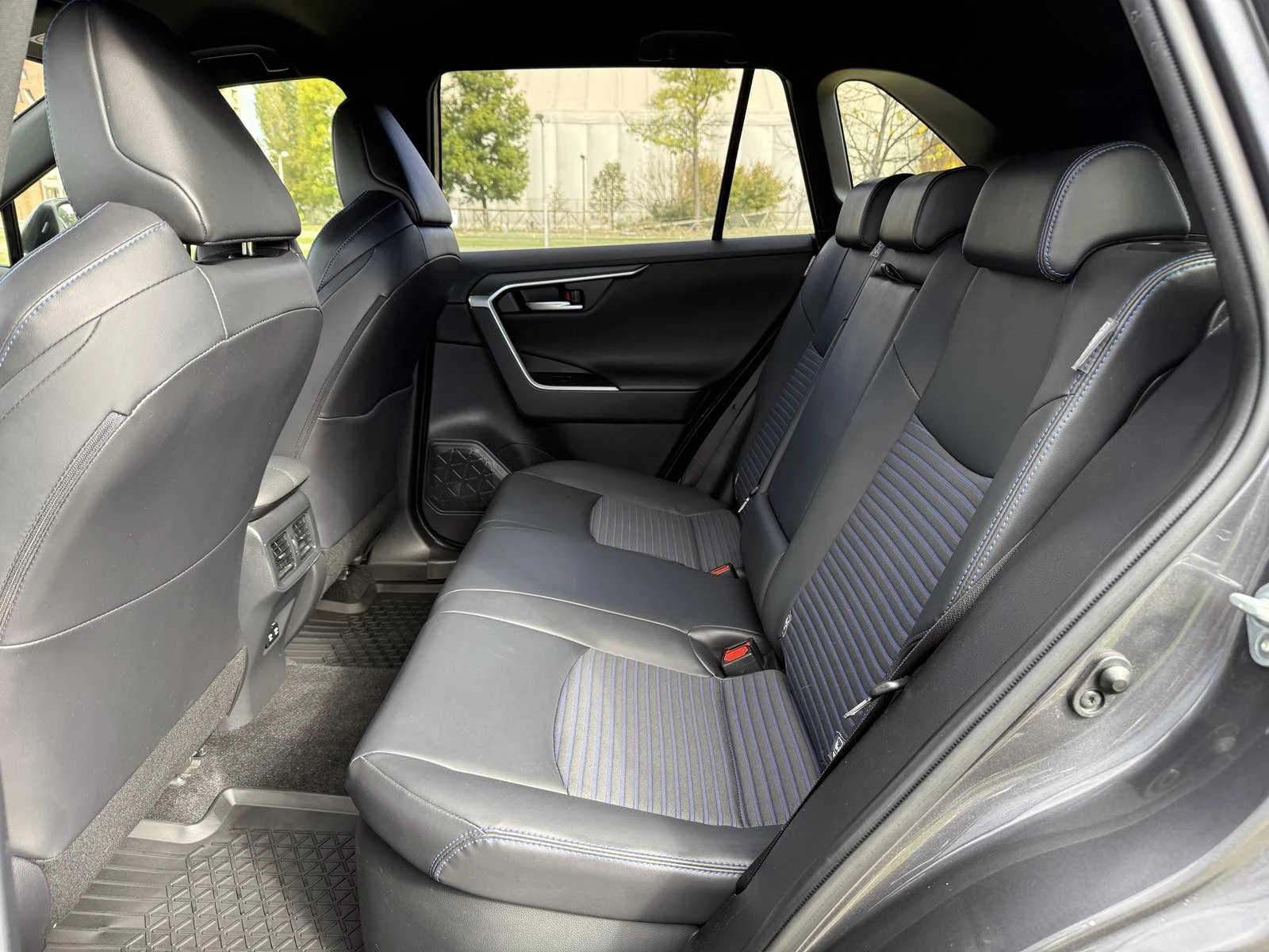 Toyota Rav4 Hybrid AWD Luxury  | Mobile.bg   12