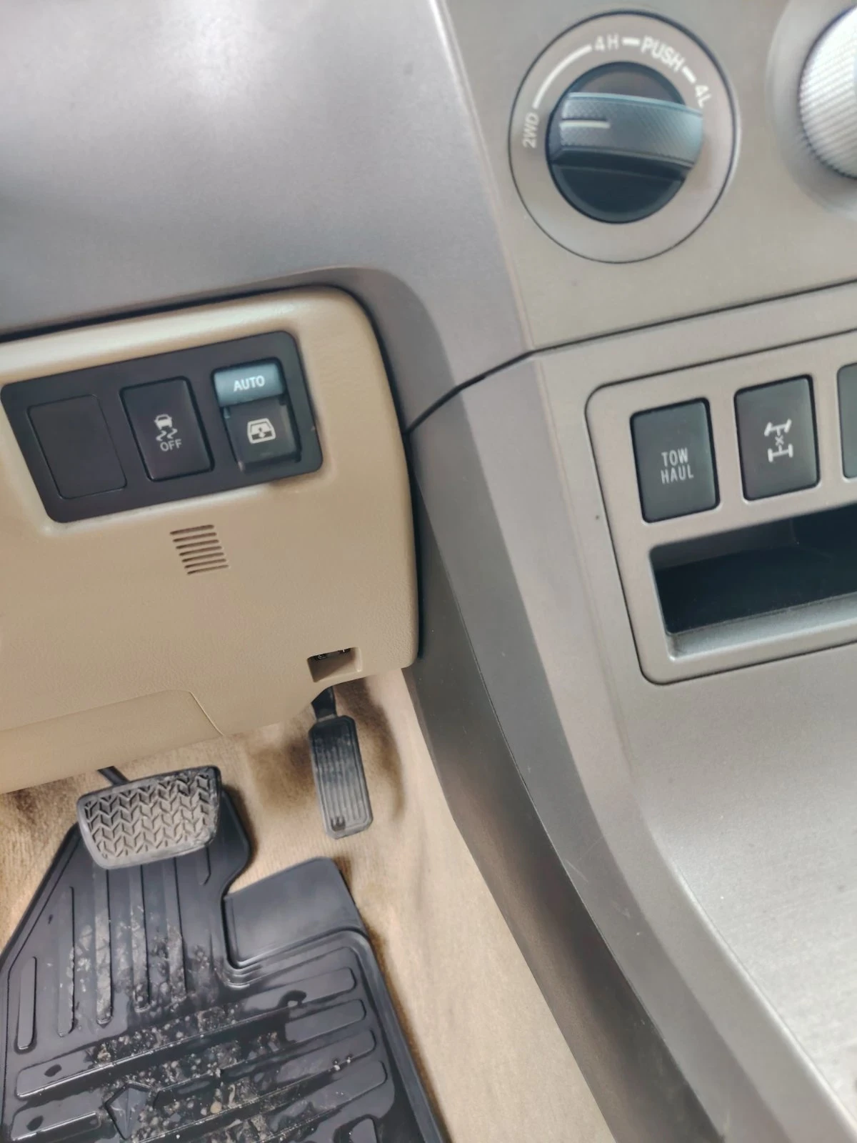 Toyota Sequoia  - изображение 7