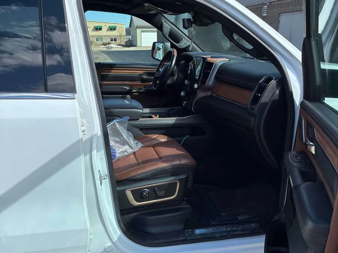 Dodge RAM 1500 Limited Longhorn /CARFAX/360 Камера/КЛИП, снимка 12 - Автомобили и джипове - 54008949