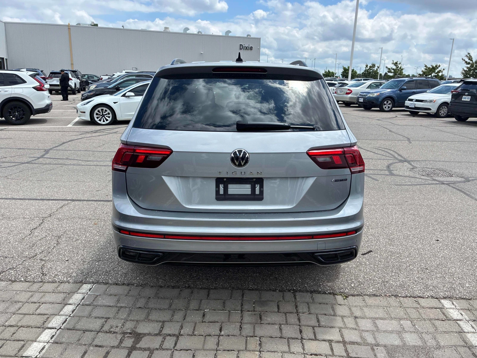 VW Tiguan Comfortline R-Line Black Edition * CARFAX, снимка 5 - Автомобили и джипове - 54919627