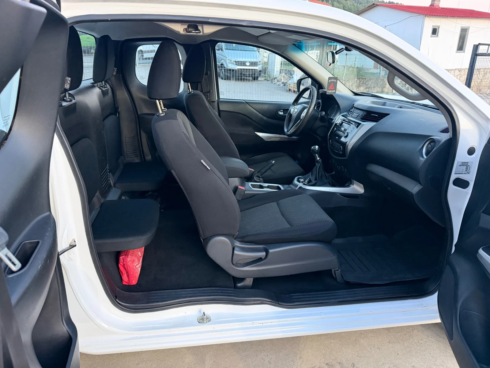 Nissan Navara 2.3 dci, снимка 12 - Автомобили и джипове - 55106187