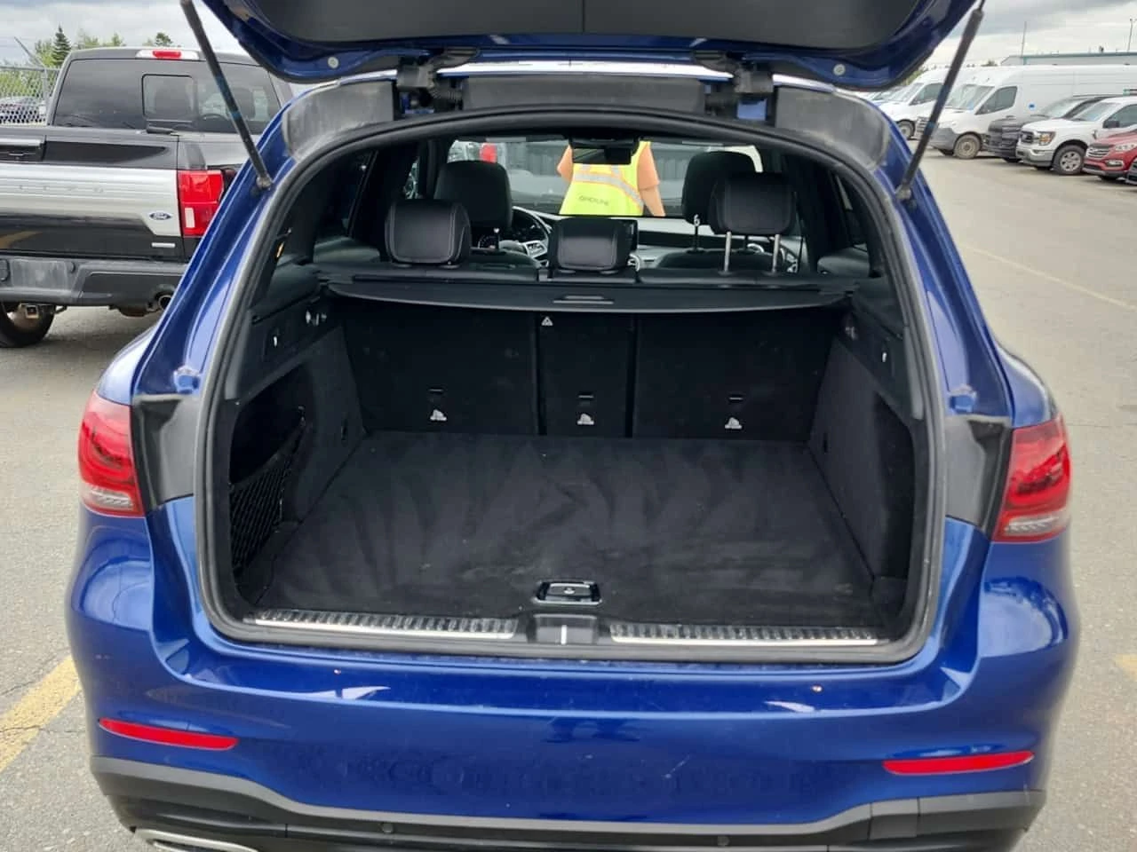 Mercedes-Benz GLC 300 АМГ ПАКЕТ/CARFAX/ПОДГРЕВ/ПАНОРАМА/ПАМЕТ, снимка 13 - Автомобили и джипове - 55437538