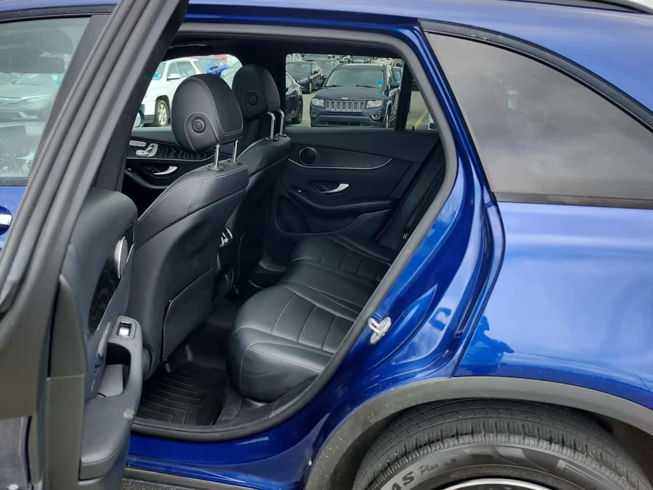 Mercedes-Benz GLC 300 АМГ ПАКЕТ/CARFAX/ПОДГРЕВ/ПАНОРАМА/ПАМЕТ, снимка 11 - Автомобили и джипове - 55437538
