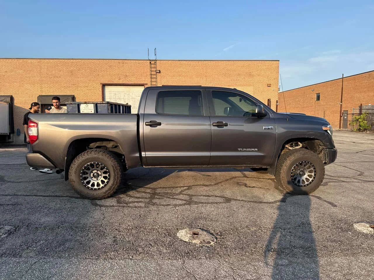 Toyota Tundra SR5 Plus | CARFAX | АВТОКРЕДИТ , снимка 4 - Автомобили и джипове - 55598610
