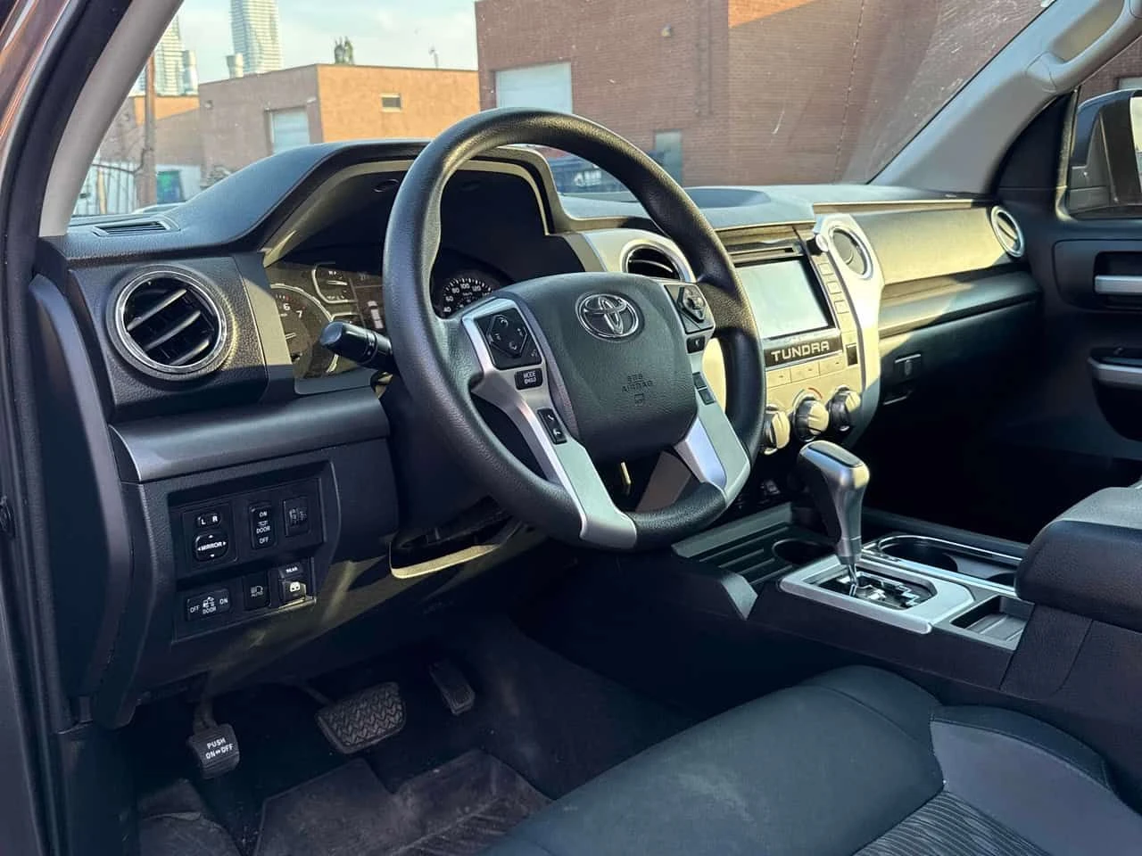 Toyota Tundra SR5 Plus | CARFAX | АВТОКРЕДИТ , снимка 7 - Автомобили и джипове - 55598610