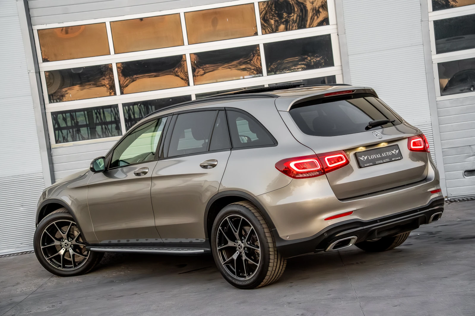 Mercedes-Benz GLC 220 AMG PANO MULTIBEAM GERMANY 75000KM, снимка 6 - Автомобили и джипове - 55941095