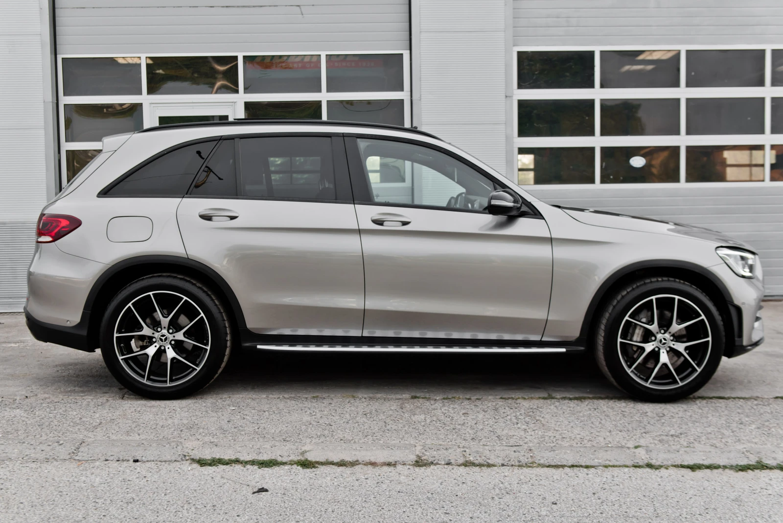 Mercedes-Benz GLC 220 AMG PANO MULTIBEAM GERMANY 75000KM, снимка 7 - Автомобили и джипове - 55941095
