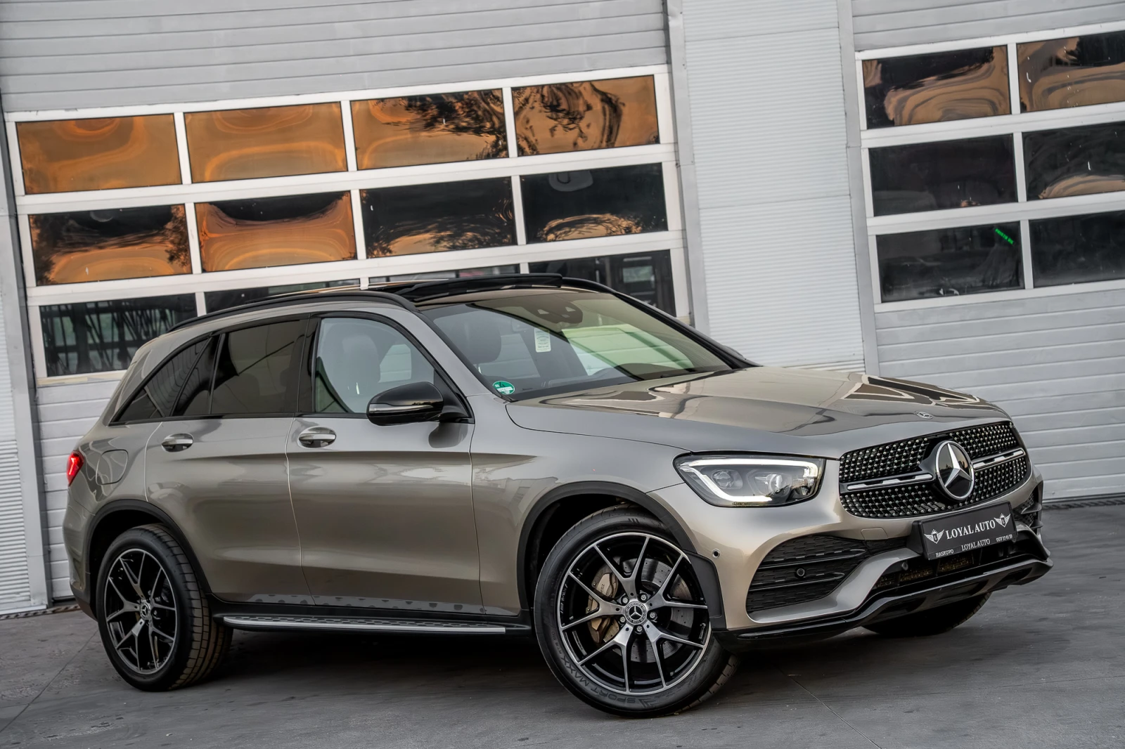 Mercedes-Benz GLC 220 AMG PANO MULTIBEAM GERMANY 75000KM, снимка 3 - Автомобили и джипове - 55941095