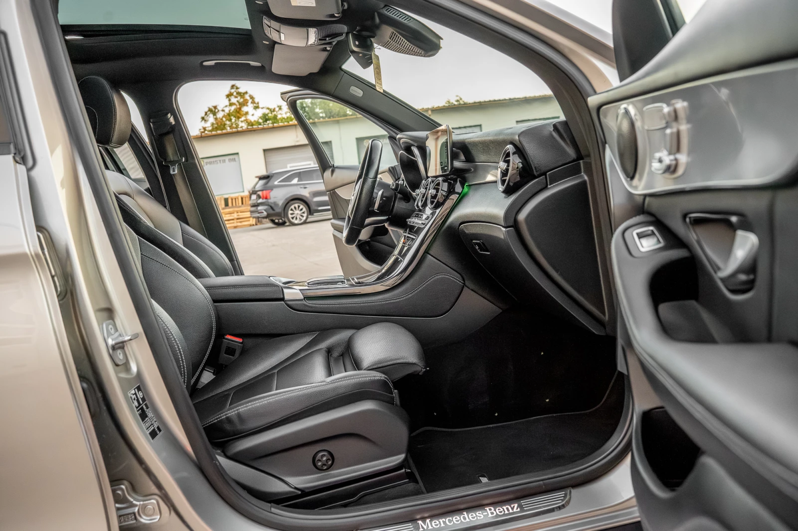 Mercedes-Benz GLC 220 AMG PANO MULTIBEAM GERMANY 75000KM, снимка 11 - Автомобили и джипове - 55941095