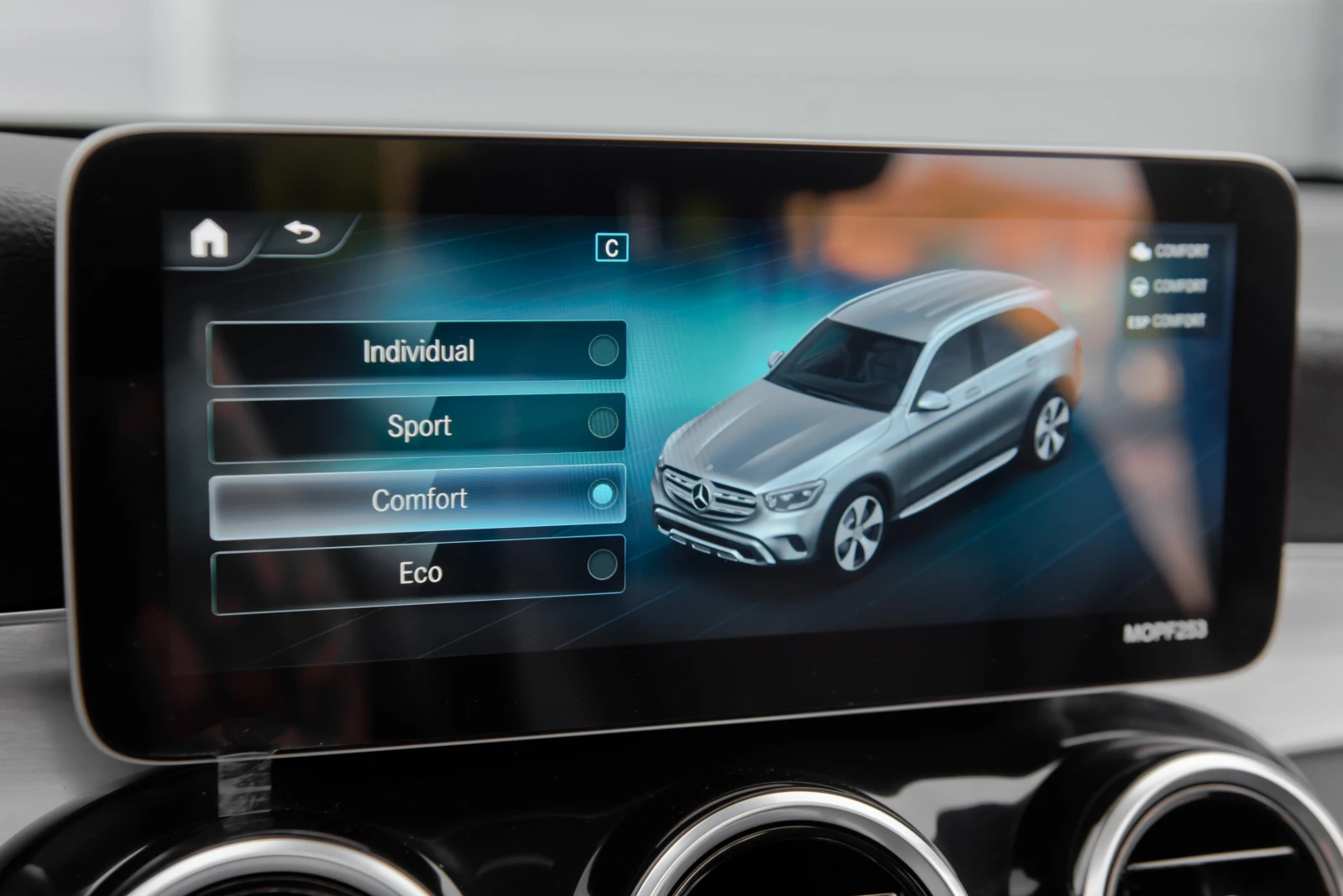 Mercedes-Benz GLC 220 AMG PANO MULTIBEAM GERMANY 75000KM, снимка 13 - Автомобили и джипове - 55941095