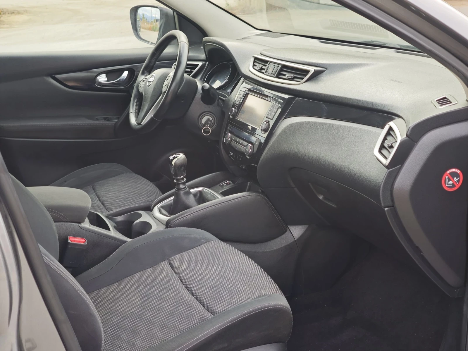Nissan Qashqai 1.5 dci, снимка 10 - Автомобили и джипове - 56240991
