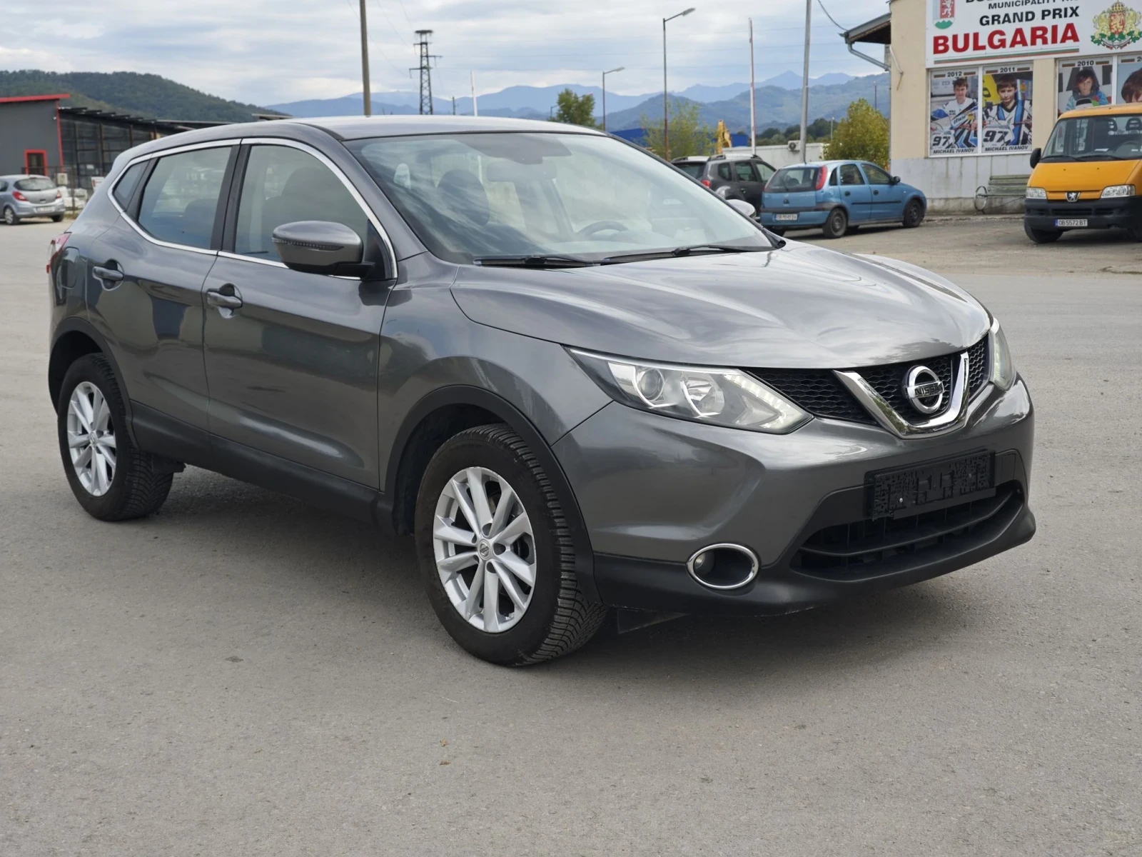Nissan Qashqai 1.5 dci, снимка 3 - Автомобили и джипове - 56240991