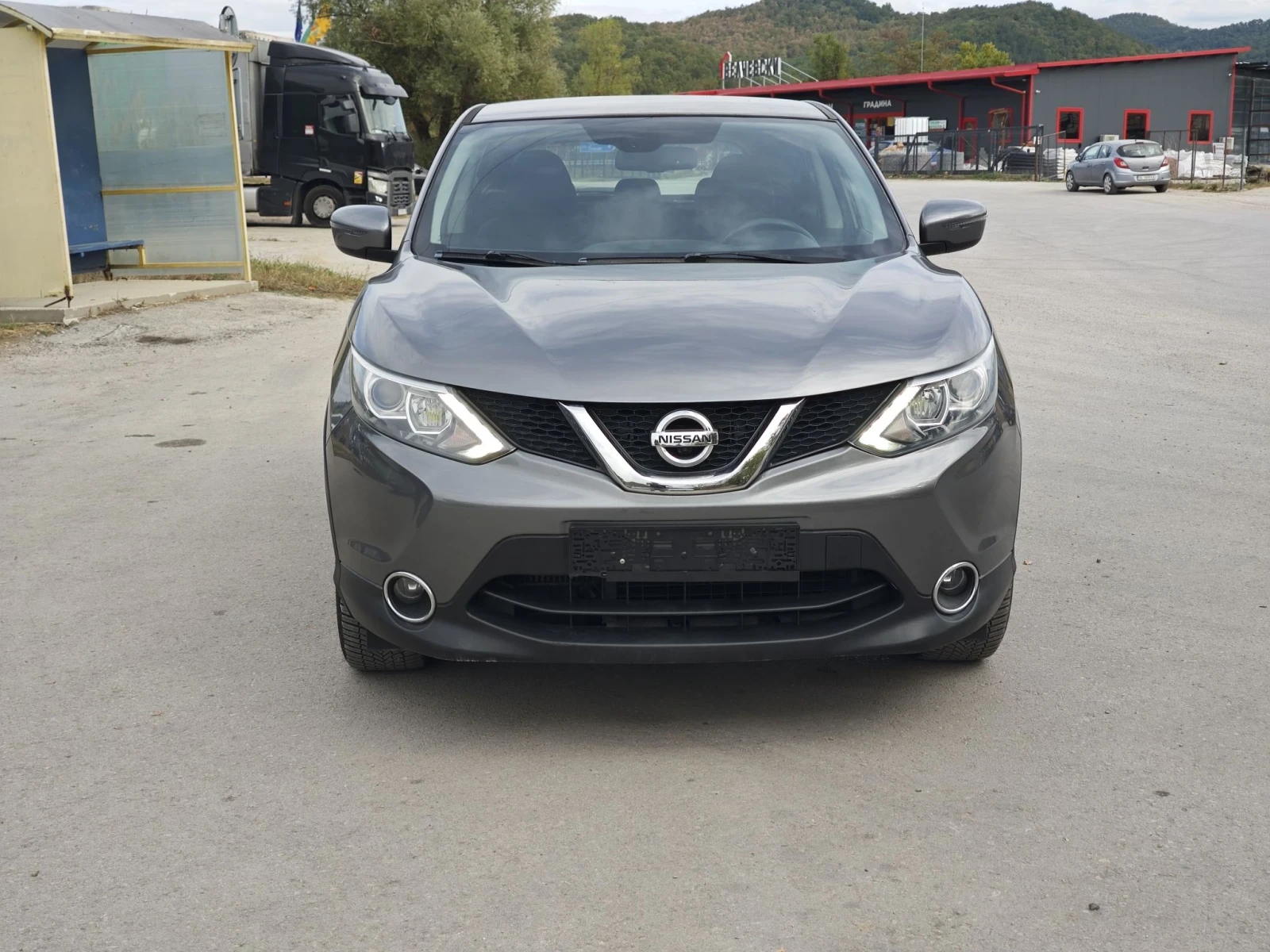 Nissan Qashqai 1.5 dci, снимка 2 - Автомобили и джипове - 56240991