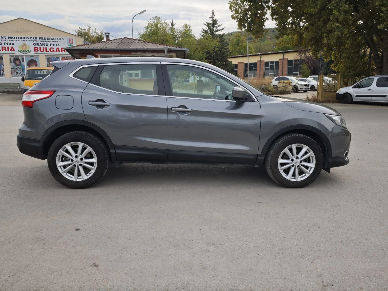 Nissan Qashqai 1.5 dci, снимка 8 - Автомобили и джипове - 56240991