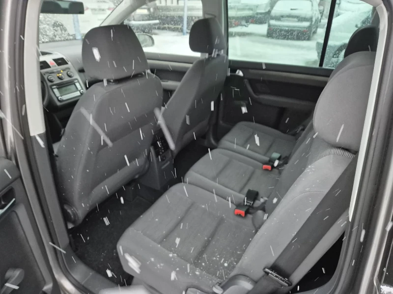 VW Touran 1.4, снимка 8 - Автомобили и джипове - 48428449