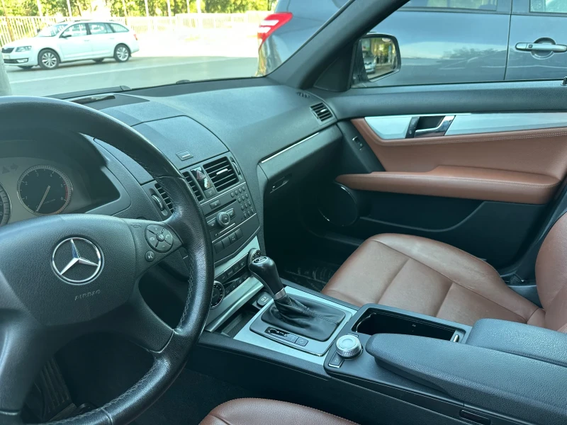 Mercedes-Benz C 320 4matic, снимка 3 - Автомобили и джипове - 51218367