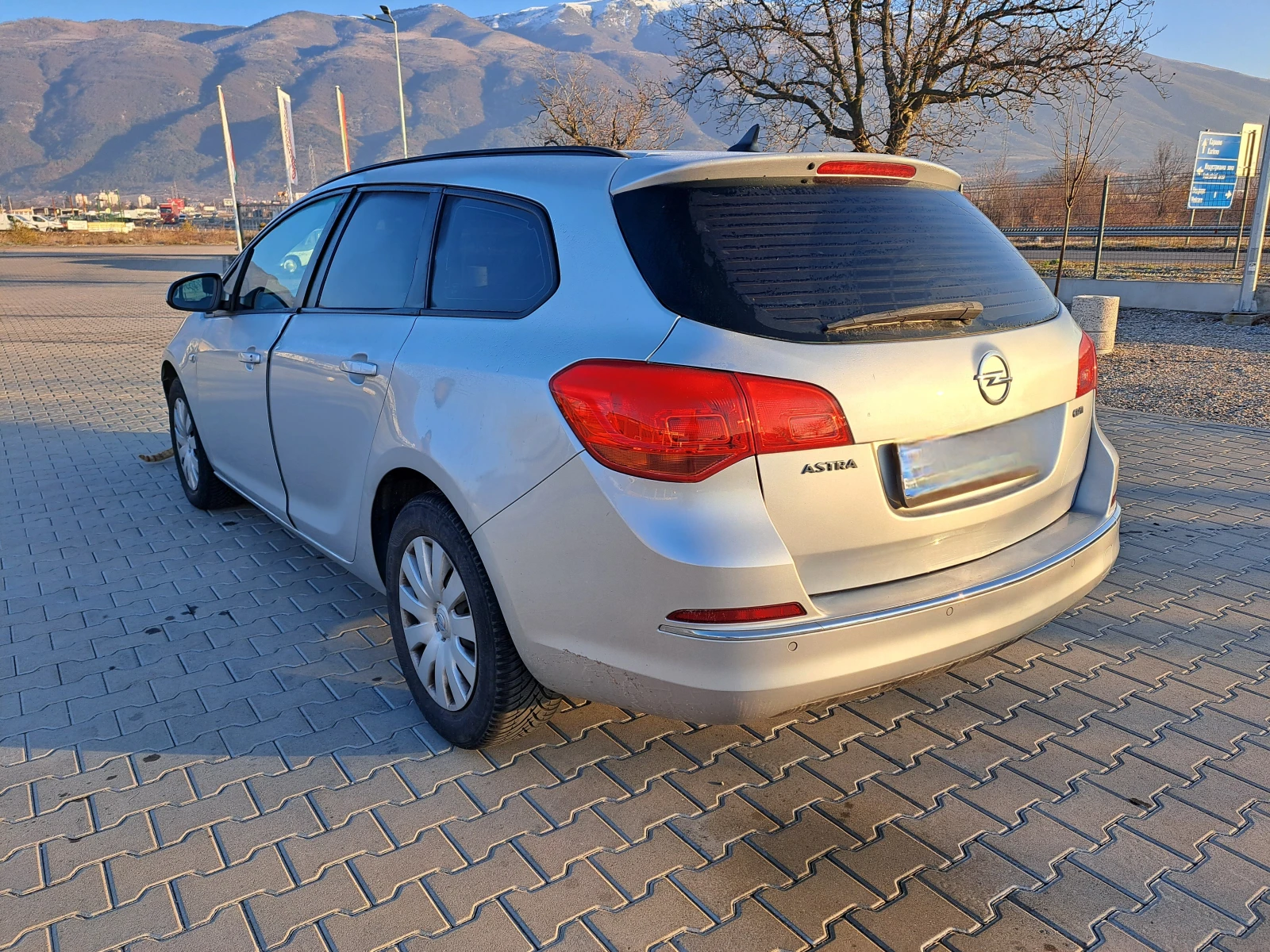 Opel Astra Sports Tourer - изображение 5