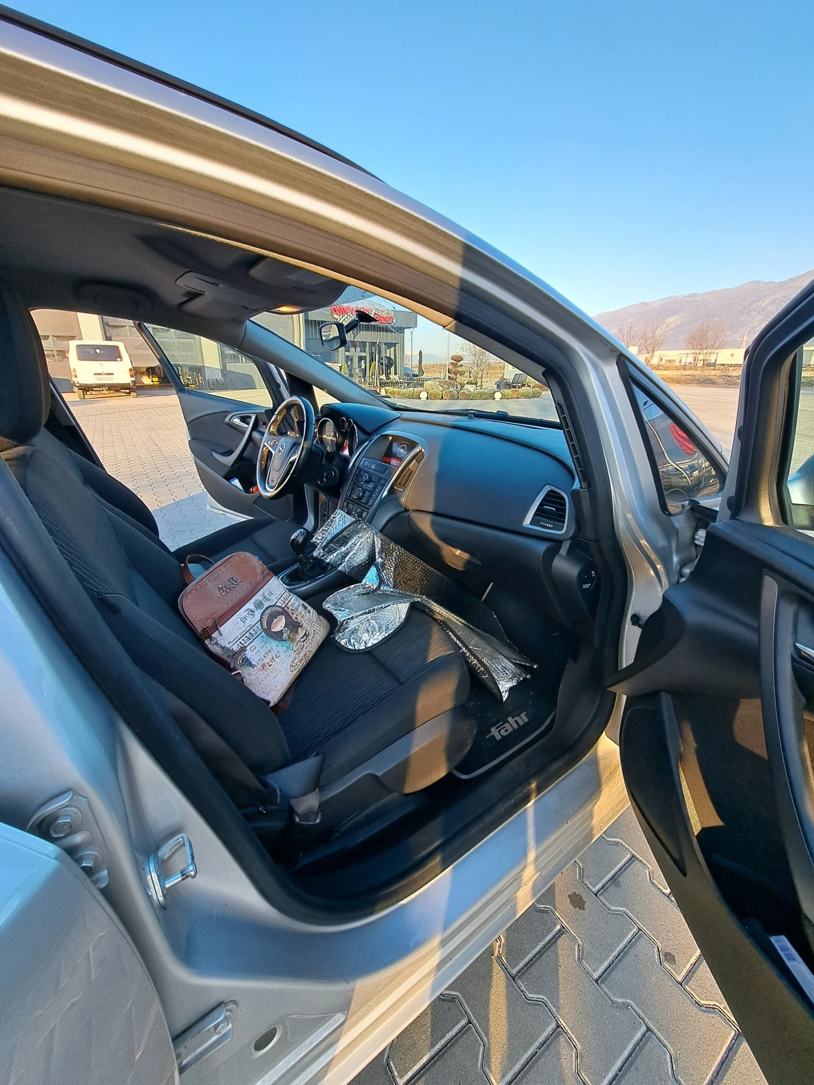 Opel Astra Sports Tourer - изображение 9