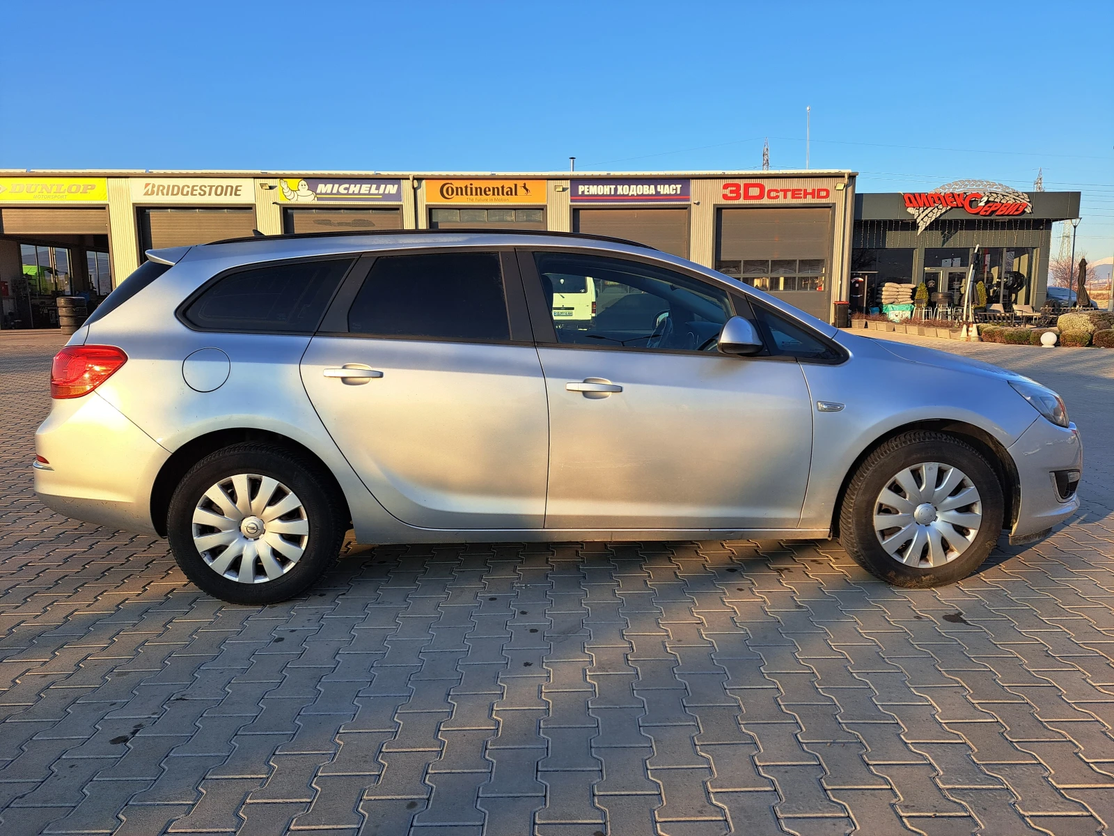 Opel Astra Sports Tourer - изображение 4