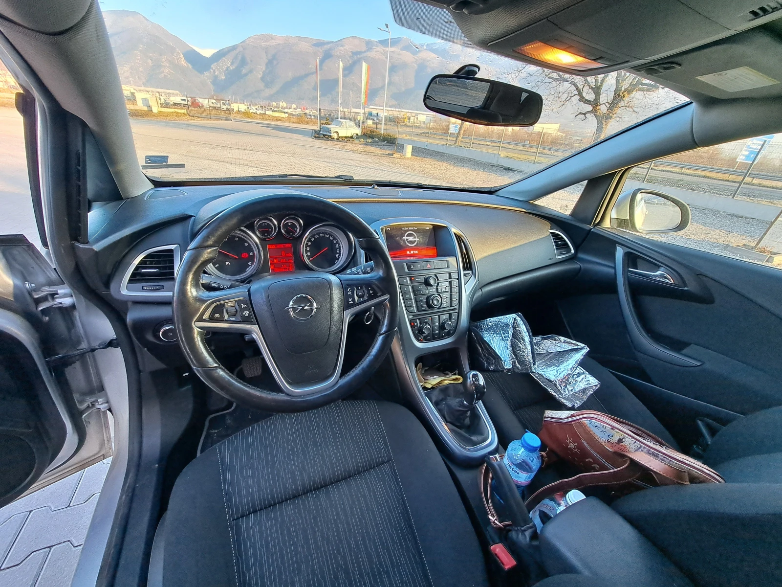 Opel Astra Sports Tourer - изображение 10