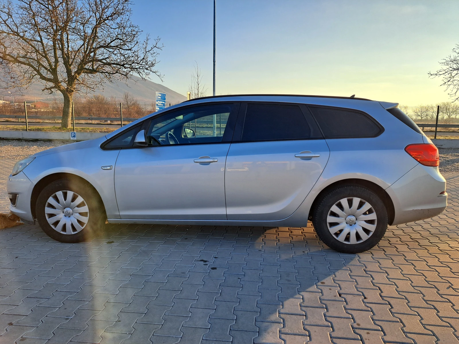 Opel Astra Sports Tourer - изображение 3