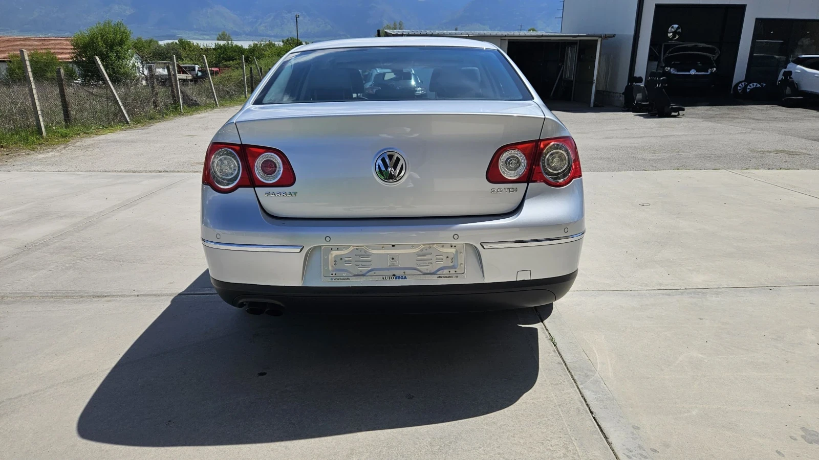 VW Passat 2.0TDI/ HIGHLINE/ АВТОМАТИК - изображение 5