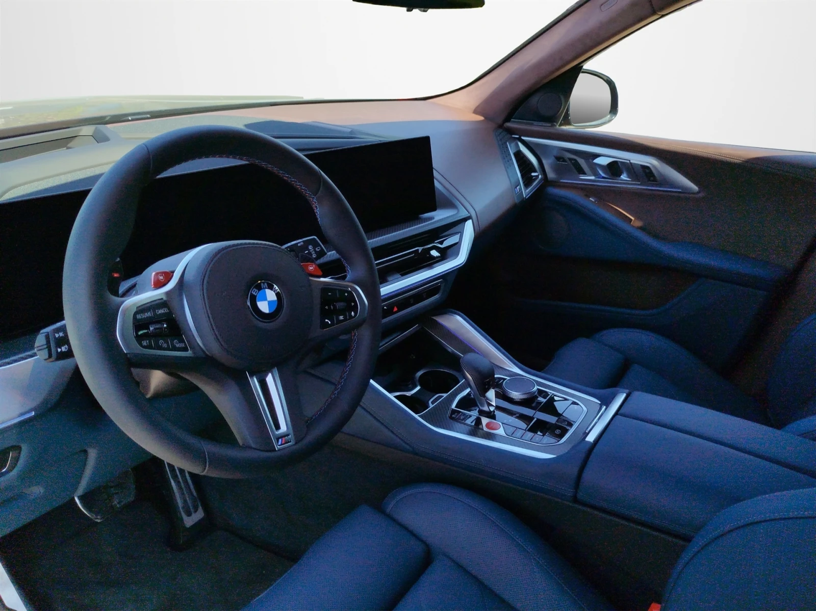 BMW XM 50e - изображение 6