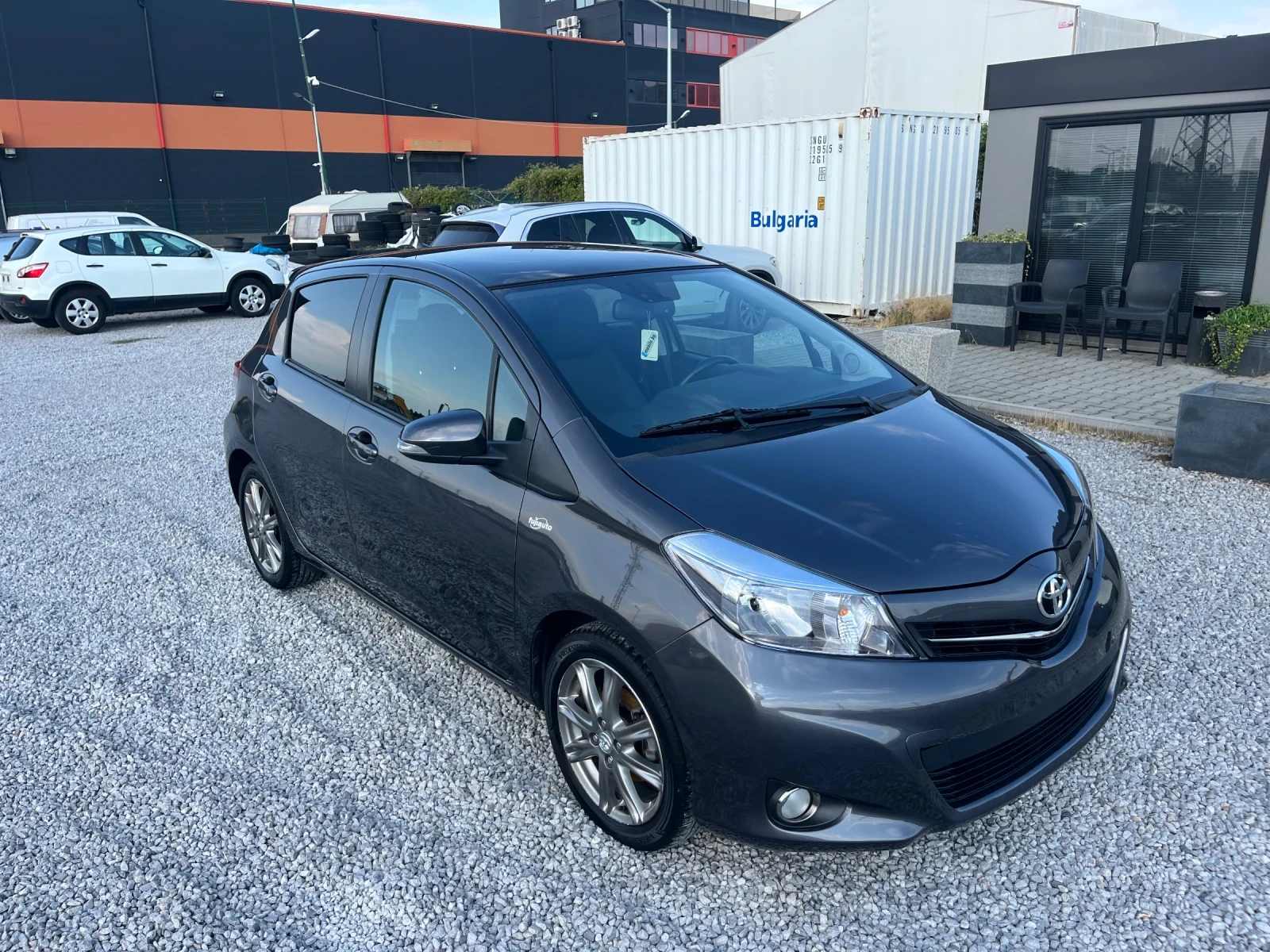 Toyota Yaris 1.3i-100k.c. /ПАНОРАМА, КАМЕРА, Keyless/ - изображение 8