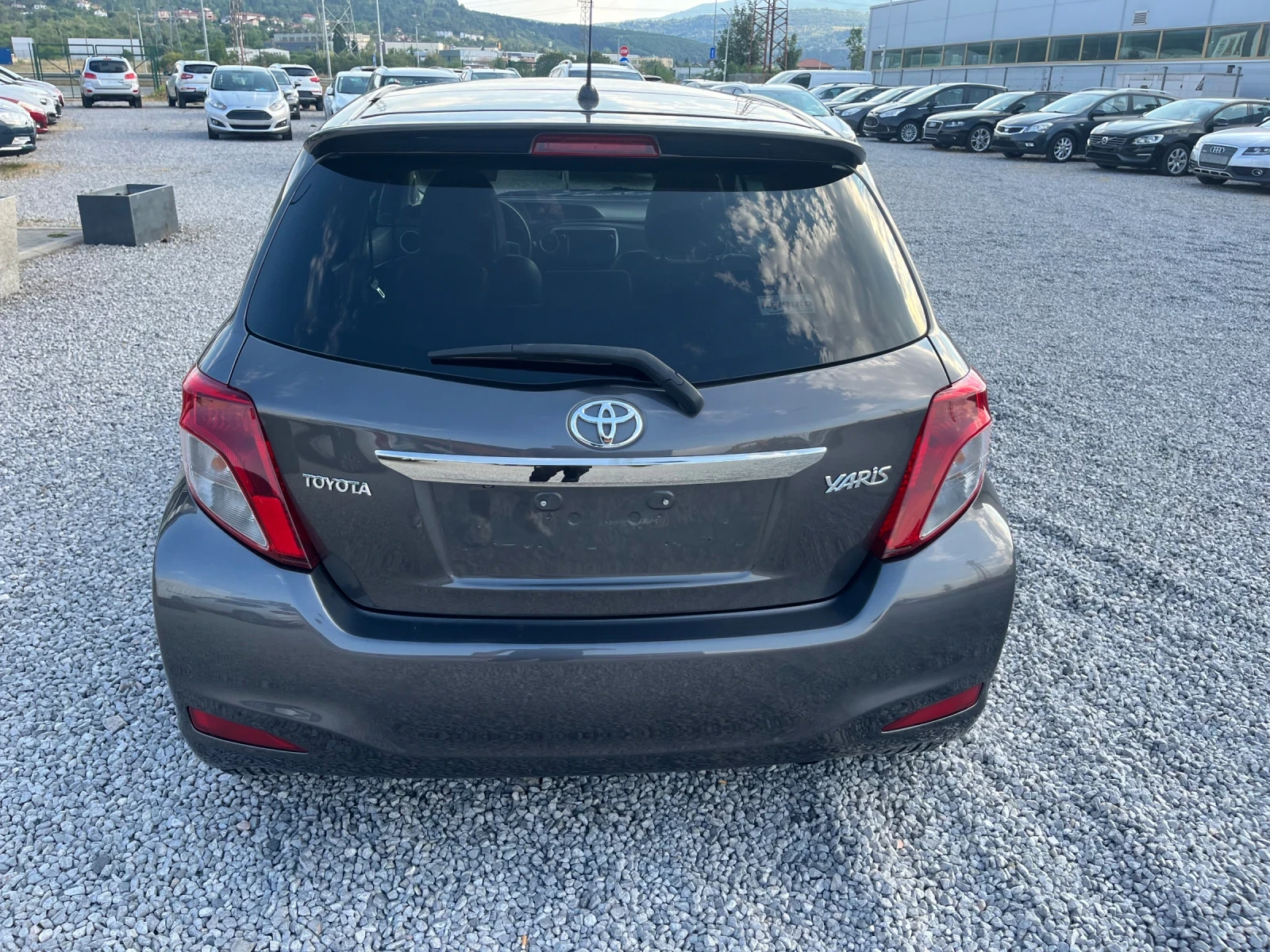 Toyota Yaris 1.3i-100k.c. /ПАНОРАМА, КАМЕРА, Keyless/ - изображение 5