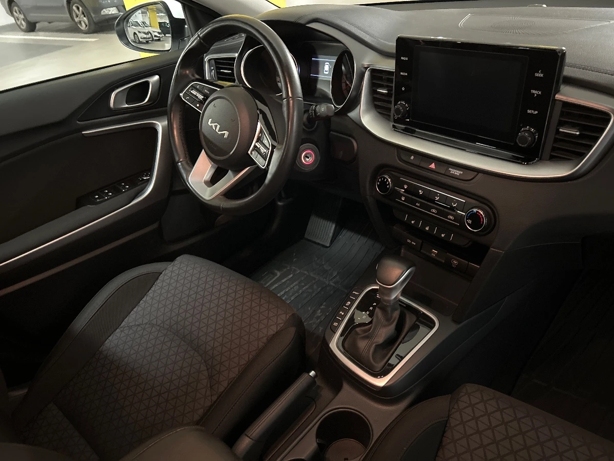Kia Ceed 1.5 T-GDI/ Spin/ SW/ DCT/ Oчакван !, снимка 8 - Автомобили и джипове - 54019573