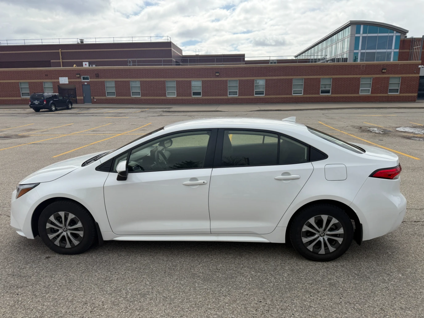 Toyota Corolla Hybrid LE * * CARFAX * * АВТО КРЕДИТ * * , снимка 4 - Автомобили и джипове - 54031539