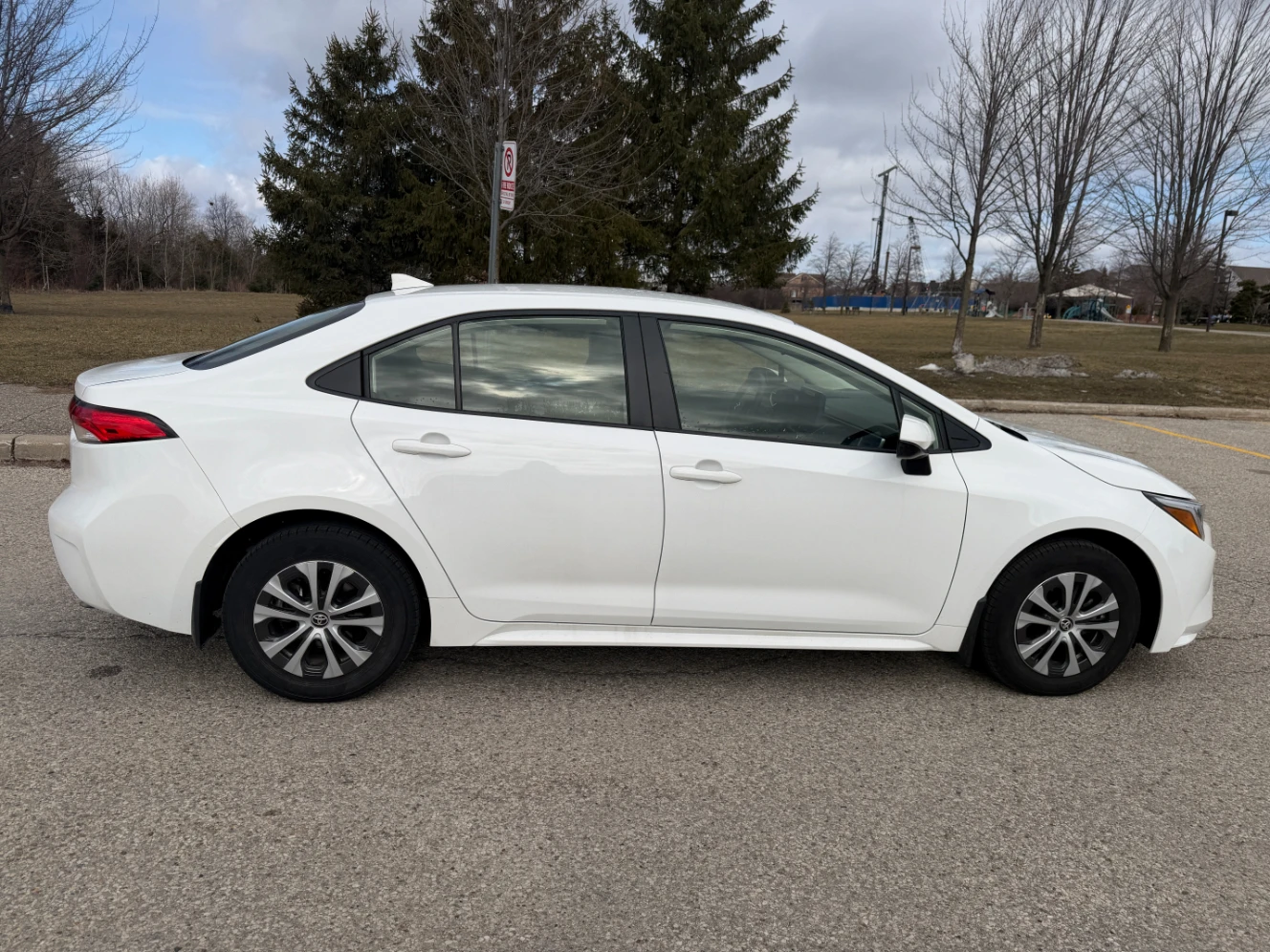 Toyota Corolla Hybrid LE * * CARFAX * * АВТО КРЕДИТ * * , снимка 3 - Автомобили и джипове - 54031539