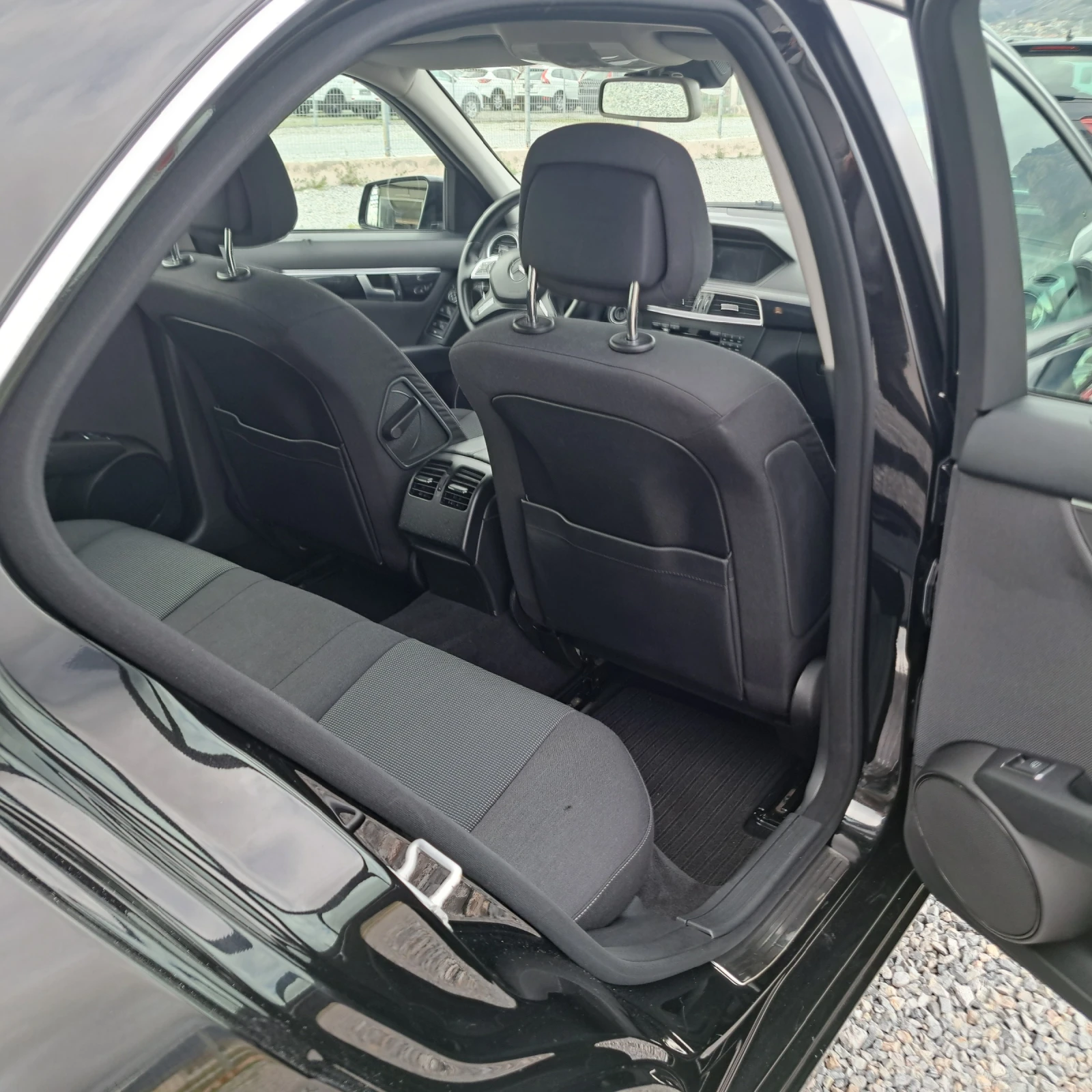 Mercedes-Benz C 200 FACE* ADAPTIVE XENON* NAVI* LED* PARКTRONIC* TOP!*, снимка 11 - Автомобили и джипове - 54103269