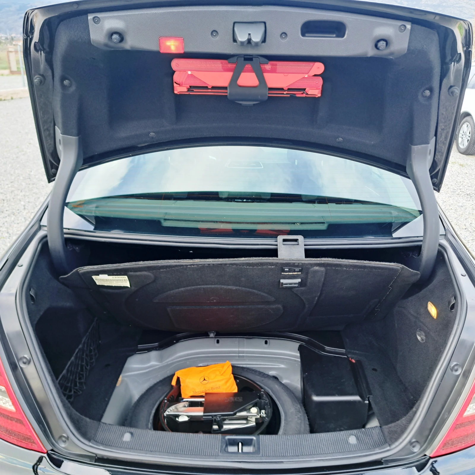 Mercedes-Benz C 200 FACE* ADAPTIVE XENON* NAVI* LED* PARКTRONIC* TOP!*, снимка 14 - Автомобили и джипове - 54103269