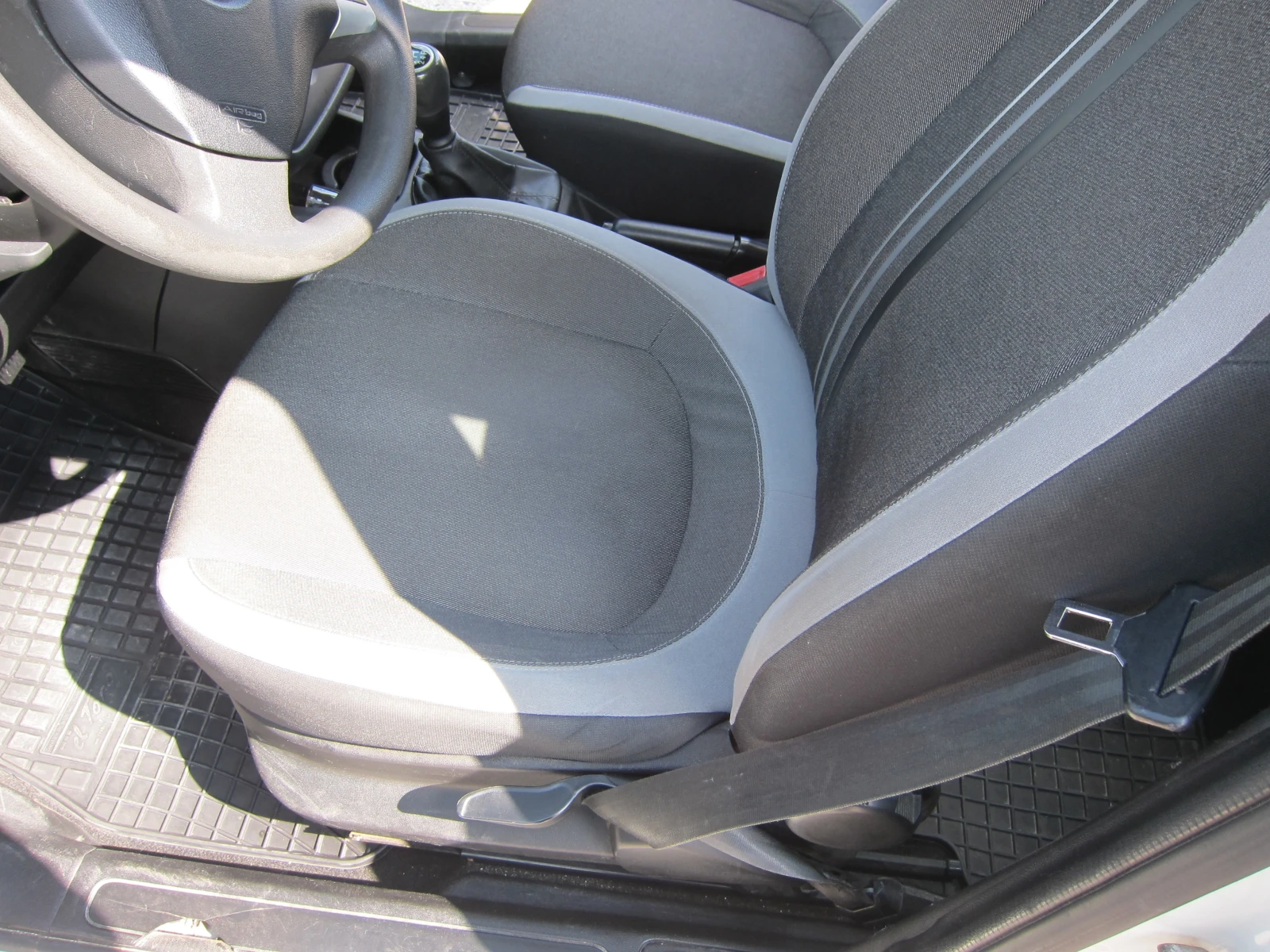 Fiat Punto 1.3 mjet, снимка 9 - Автомобили и джипове - 54172248