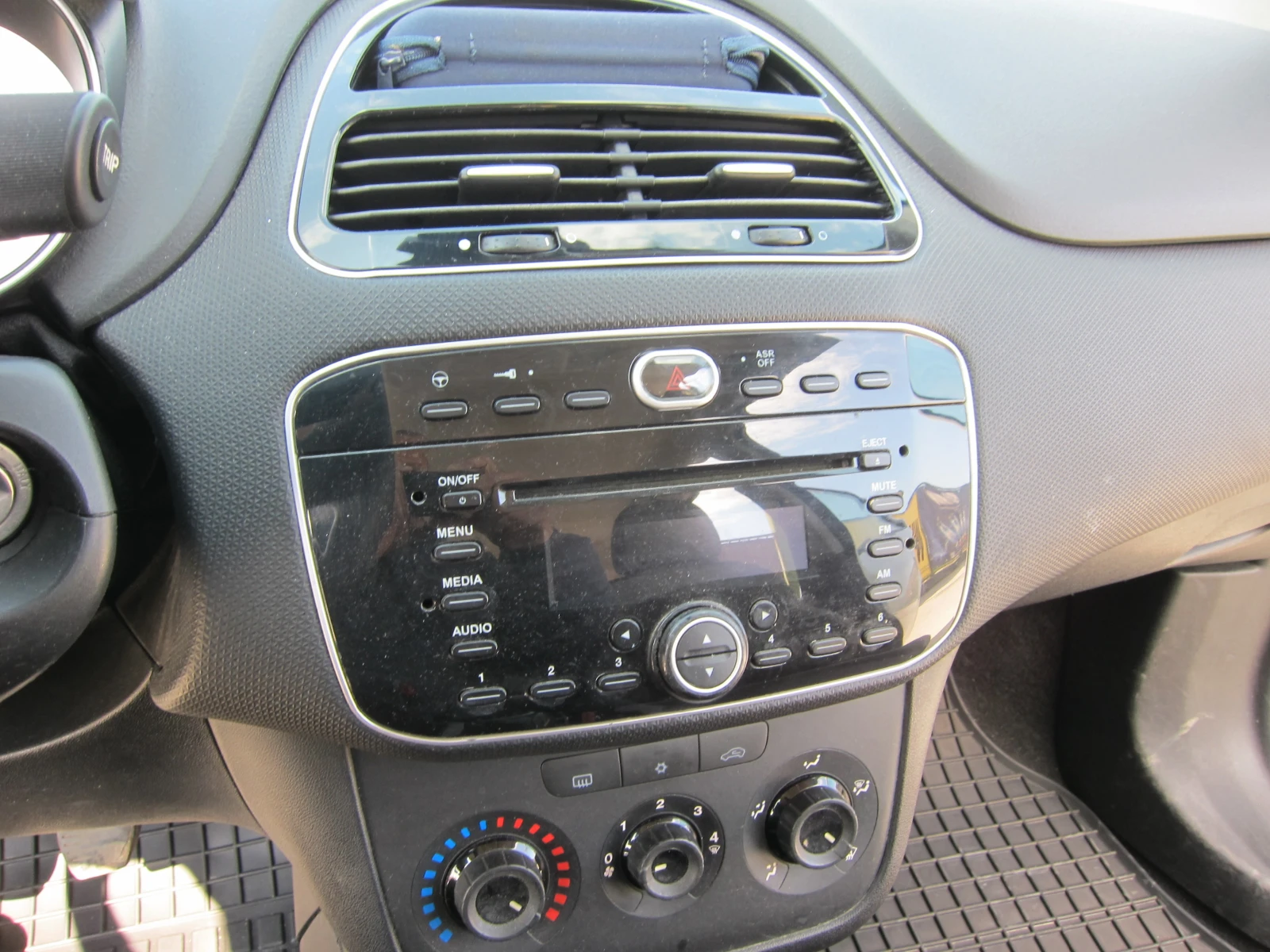 Fiat Punto 1.3 mjet, снимка 12 - Автомобили и джипове - 54172248