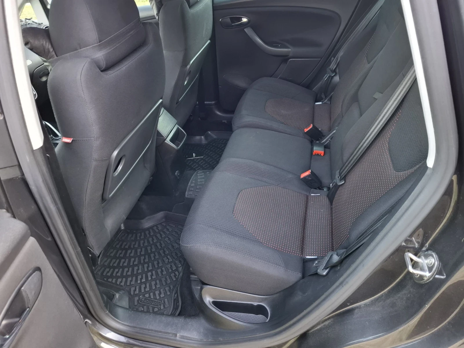 Seat Altea XL 2.0TDI DSG, снимка 9 - Автомобили и джипове - 54346224