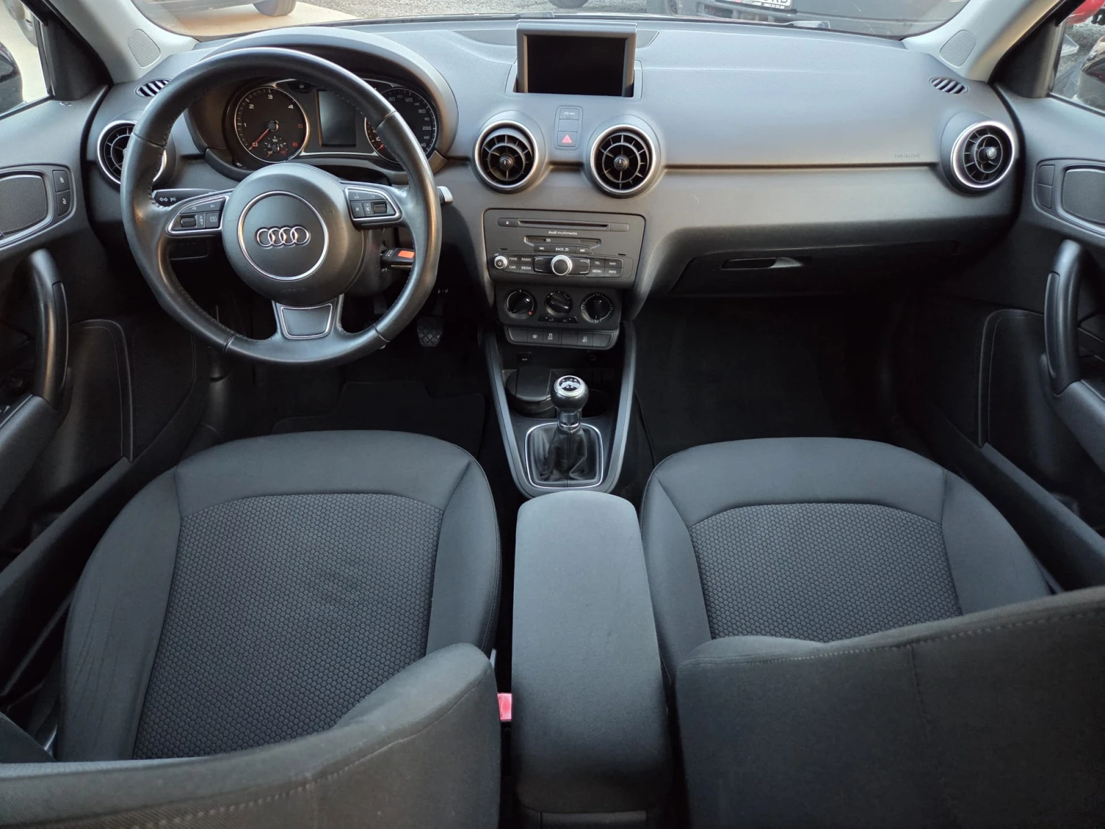 Audi A1 1.6 TDI, снимка 8 - Автомобили и джипове - 55810129