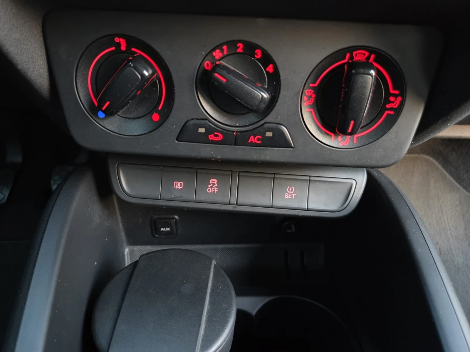 Audi A1 1.6 TDI, снимка 12 - Автомобили и джипове - 55810129