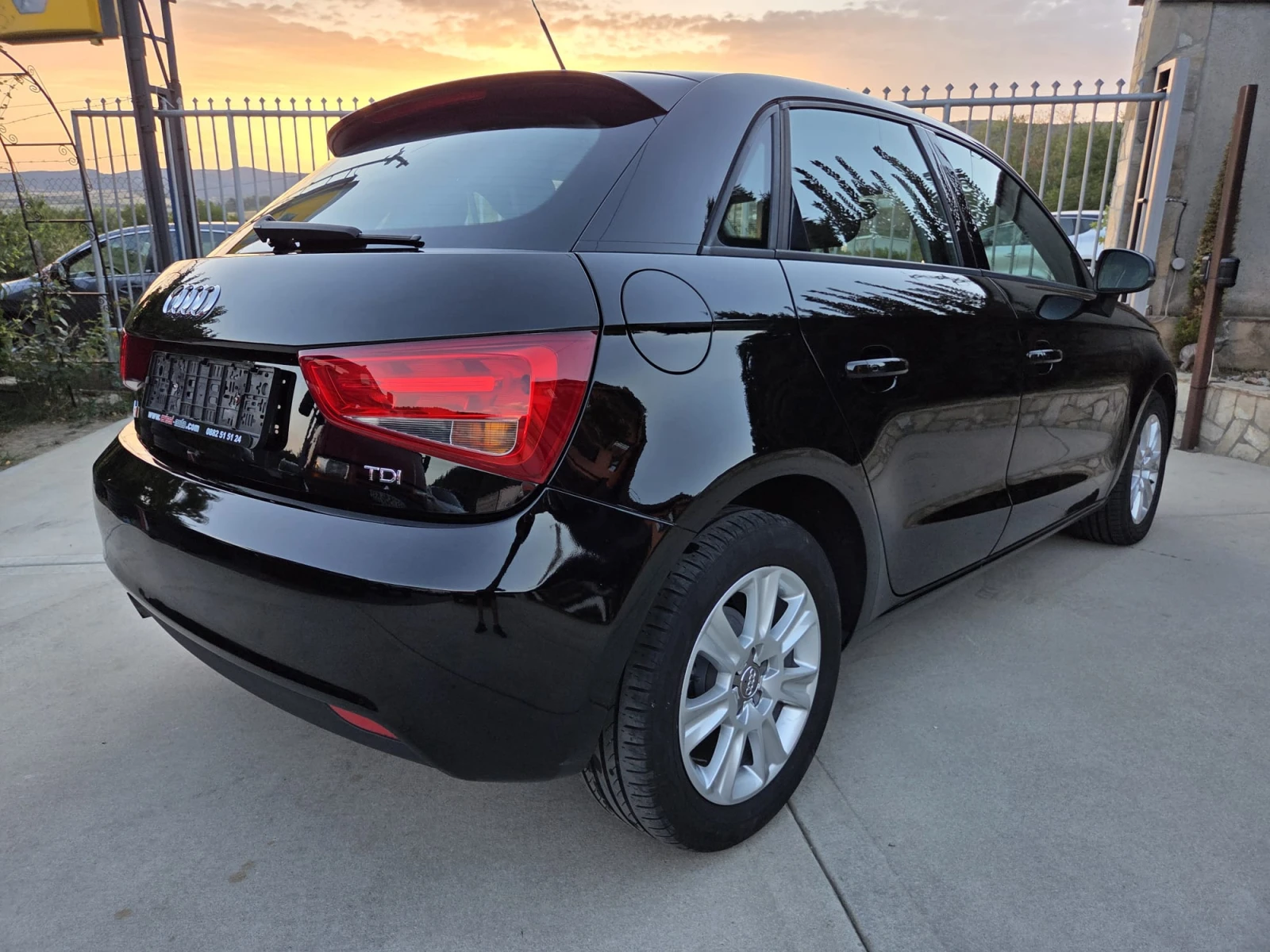 Audi A1 1.6 TDI, снимка 4 - Автомобили и джипове - 55810129