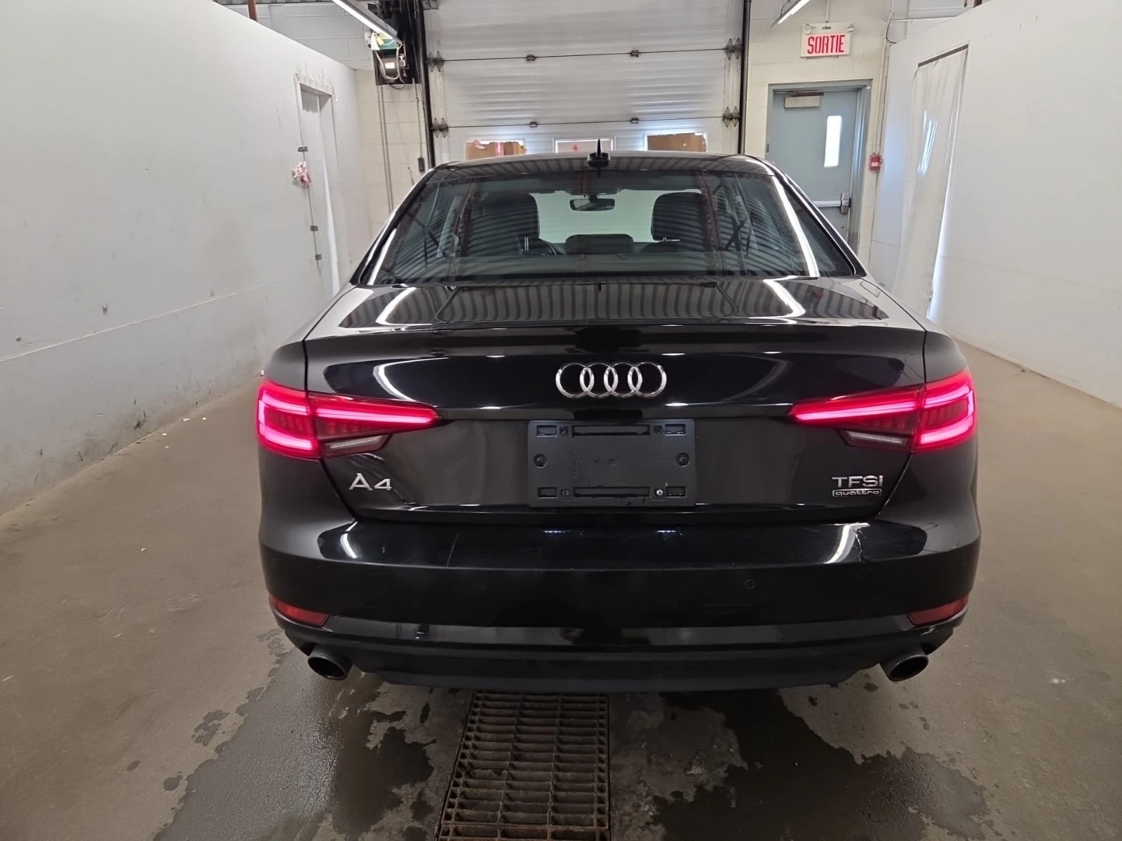 Audi A4  TECHNIK / 360 / Carfax / B&O / Ambient , снимка 17 - Автомобили и джипове - 56095960