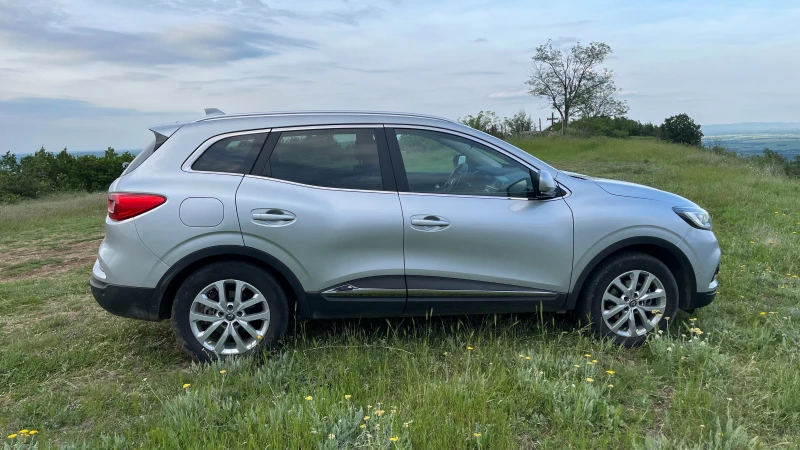 Renault Kadjar, снимка 2 - Автомобили и джипове - 47450808