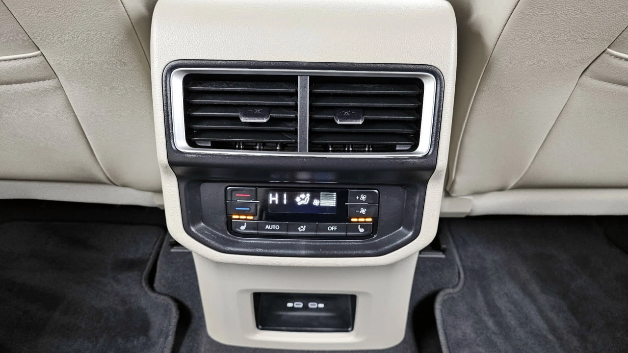 VW Atlas R-LINE| | HUD| 360| ПАНО| ПОДГРЕВ| ОБДУХВАНЕ, снимка 13 - Автомобили и джипове - 54955321