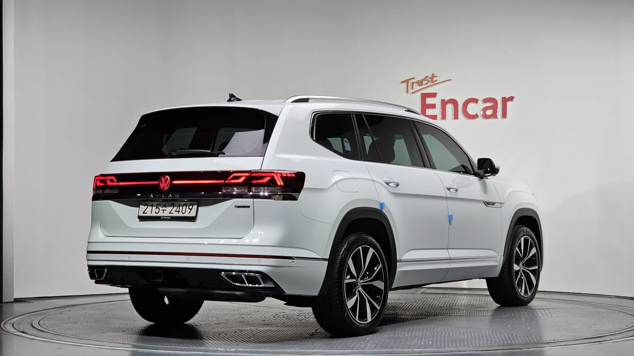 VW Atlas R-LINE| | HUD| 360| ПАНО| ПОДГРЕВ| ОБДУХВАНЕ, снимка 2 - Автомобили и джипове - 54955321